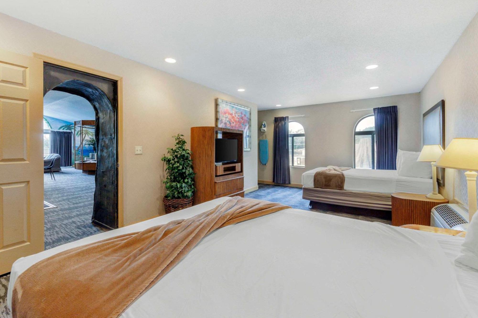 Atlantis Family Waterpark Hotel, Ascend Hotel Collection Lake Delton エクステリア 写真