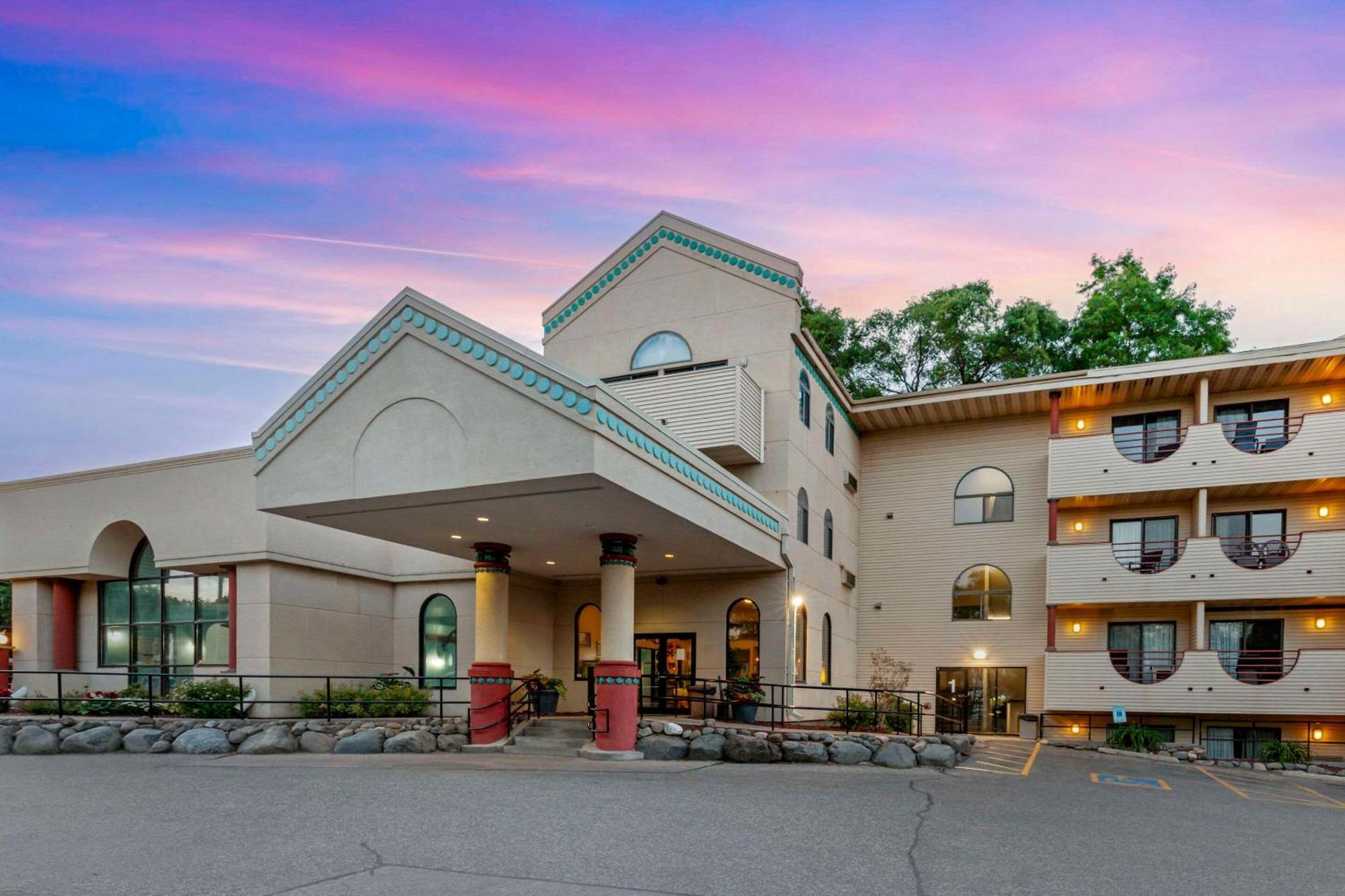 Atlantis Family Waterpark Hotel, Ascend Hotel Collection Lake Delton エクステリア 写真